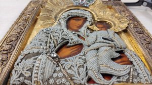 Старинная вышитая риза крупным планом.