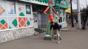 Баттл с надувным человеком | Аэромен