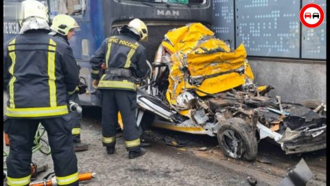 Слабонервным не рекомендую! Серьёзные аварии и ДТП с участием грузовиков и фур. В конце позитив.