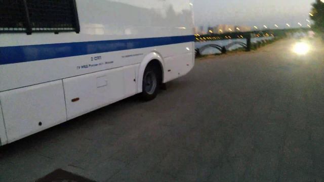 полицейский автобус