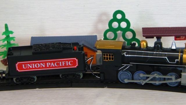 Игрушечная железная дорога и паровоз. Игрушки для детей видео смотреть онлайн