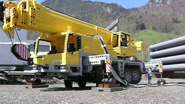 Lego Mobile Crane Liebherr LTM 1070 Outrigger2