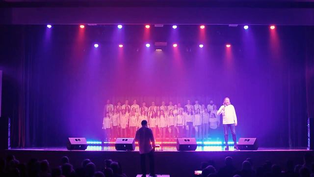 Kad mēness jūrā krīt | Koris Skan смотреть онлайн