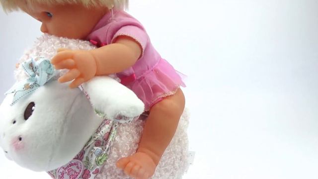 Пупсы Саша и Маша катаются на овечке смотреть онлайн