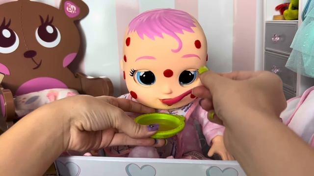 Cry baby doll Sick Routine Feeding & changing 🤢 смотреть онлайн