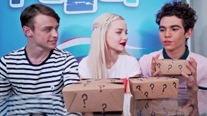 Disney Descendants Cast Do The Smell Challenge!!!