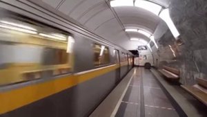 Метро поезд Яуза.