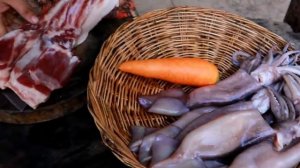 Survival in forest-Mother cooking pork belly in squid for dinner with daughter eating delicious