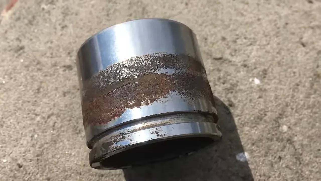 Коррозия на тормозном поршне смотреть онлайн