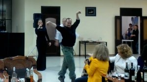 Русские забабахали лезгинку в Махачкале. Артисты театра Назарова. Первым танцует балетейстер и актер