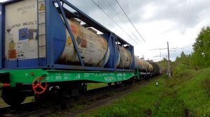 "И его опидели". ВЛ11-232/233 А с грузовым поездом и приветливой бригадой