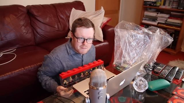 Huge LEGO Minifigure Haul. Tell me what to do with the Fake Minifigures! смотреть онлайн