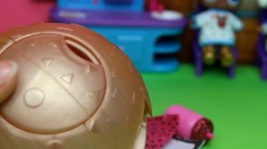 Барби доктор  и куклы LOL Surprise