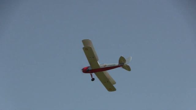 Phoenix Models Tiger Moth at Warbirds Over Boyds смотреть онлайн