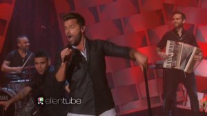 Ricky Martin Performs 'Adios'