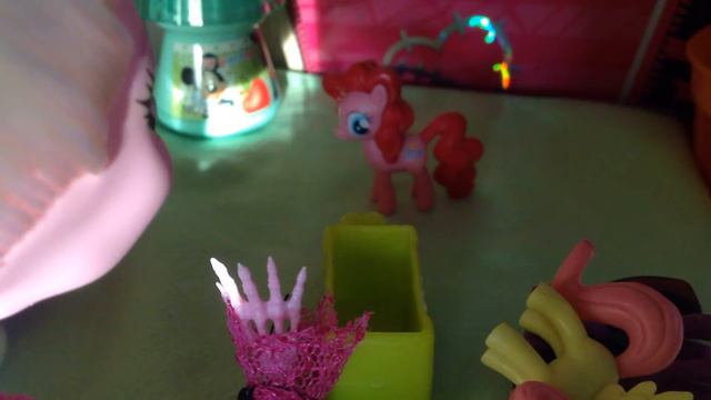 Stop-motion/что делают куклы пока меня нет дома? смотреть онлайн