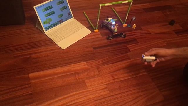 Remote Control Car with steering wheel (Simple Programming) - WeDo 2.0 Robotics Projects