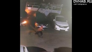 Подростки прыгали по крышам припаркованных автомобилей в Хабаровске