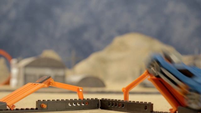 MegaBloks Hot Wheels "Stunts - 90 Degree X Jump" смотреть онлайн