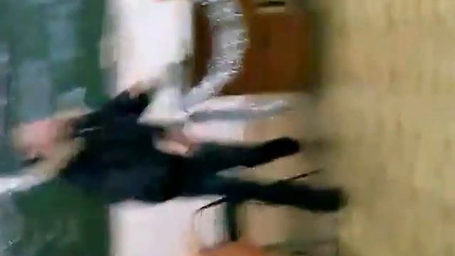 Учитель избивает ученика