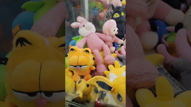 Вот это подарок от автомата хватайка!🤩 Классные игрушки, сново кошка анимэ и крутой заяц👍 смотреть онлайн