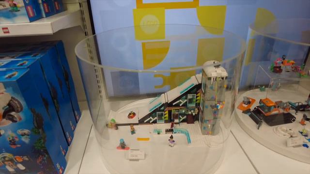 London's Flagship LEGO Store is Awesome! || Walking Tour || Newly Renovated смотреть онлайн