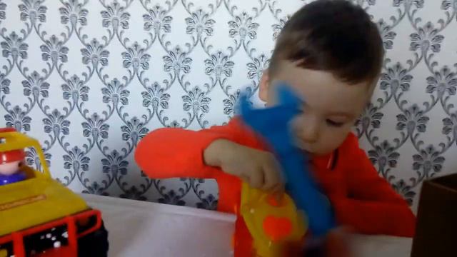 Игрушки для мальчиков. Много игрушек в большой коробке! Видео для детей