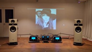 Moon River Carla Bruni l focal scala utopia evo l McIntosh mc611_1080p