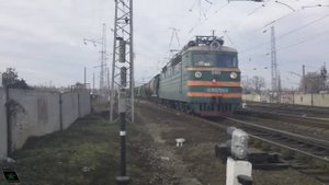 Электровоз ВЛ60К-2420 с грузовым поездом