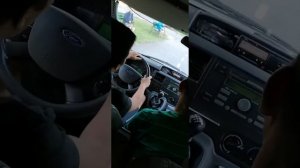 "Школьник" едет на автобусе