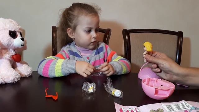 Открываем куклу ЛОЛ   Open the doll LOL