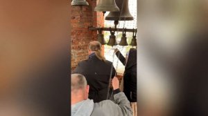 Леонид Сукач на подзвонных, Светлана Щербакова на зазвонных, Александр Каретин на благовестниках .