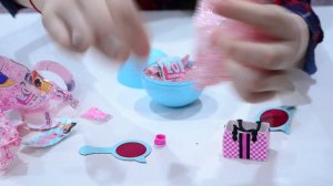 Распаковка куклы лол лил систерс оригинал. ЛОЛ маленькие систрички декодер. LOL Surprise