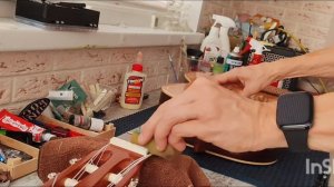 Пилим порожки, перетягиваем струны.