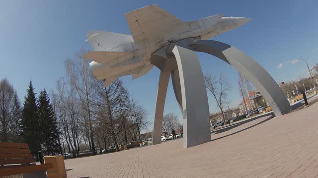 Полёты вокруг самолёта-памятника МиГ-31