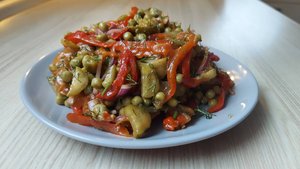 Очень вкусный салат с лечо-обязательно приготовьте. Этот салат улетает первым со стола!