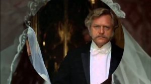 у церкви стояла карета