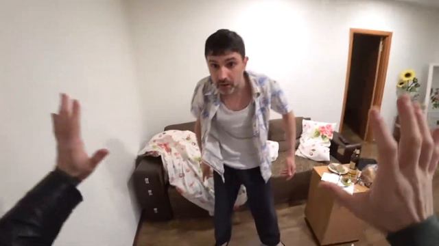ОТРЫВОК ИЗ ТЕЛЕГРАММ КАНАЛА ЮРИЙ БЛАГОПОЛУЧНЫЙ. ПЬЯНЫЙ МУЖИК НАБРОСИЛСЯ НА ЮРЦА С НОЖОМ.