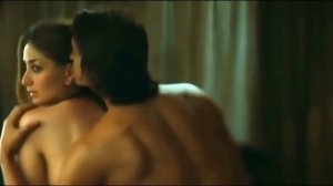 Kareena kapoor sexy scene with Saif Ali khan