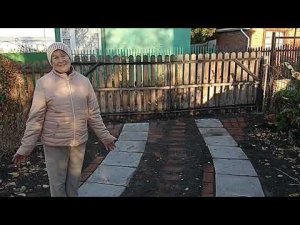 Дорожка для стоянки автомобиля, на даче