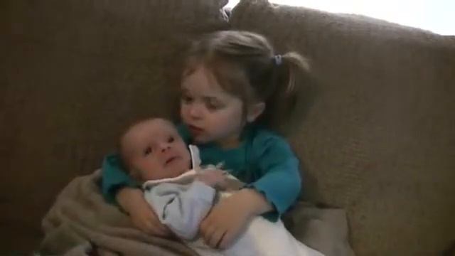 Сестрёнка играет с братиком смотреть онлайн