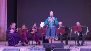 "Встала я на зореньке" р.н.п., "Казак уходил на войну" музыка Т. Н. Хренникова, слова В.М. Гусева