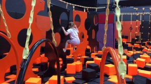 ПОЛОСА ПРЕПЯТСТВИЙ в парке развлечений 🤪