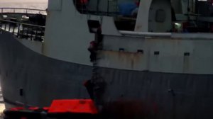 В море закона нет.