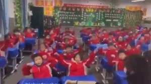 Обычная разминка в китайских школах.