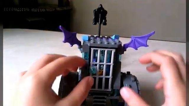LEGO NEXO KNIGHTS 70349 Мобильная тюрьма Руины смотреть онлайн