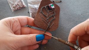 Брошь ПЕРО из бисера своими руками  брошь из готового набора