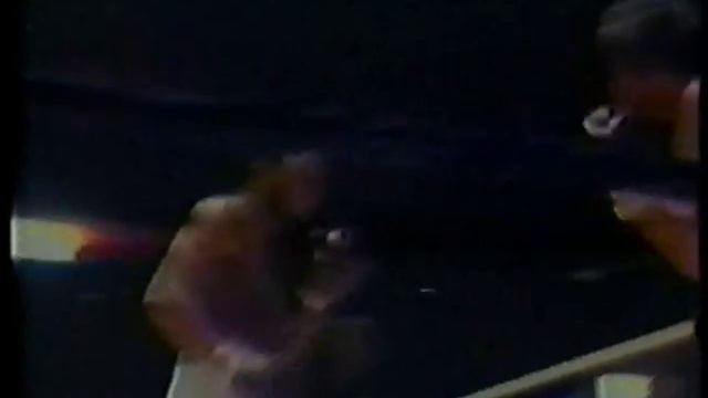 Tyrone Everett KO8 Cornelio Vega смотреть онлайн