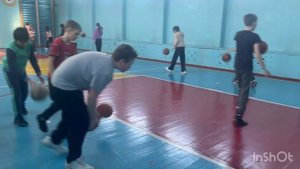 Первый урок по баскетболу 6 класс На тему: « Обучение техническим действиям игры баскетбол» .