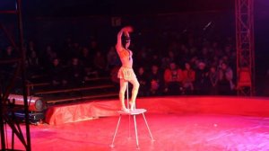 Белыш Анна эквилибр на тростях. Воин (стрельба ногами из лука)